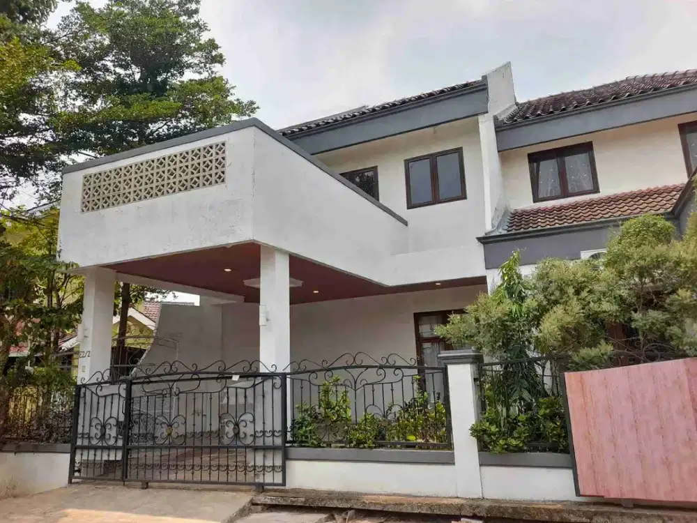 Dijual rumah 2 lantai cantik nan asik dekat stasiun komuter serpong