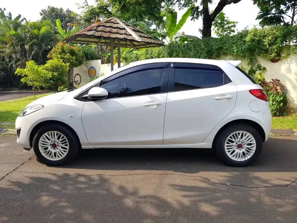 Dijual mazda 2 (2012)