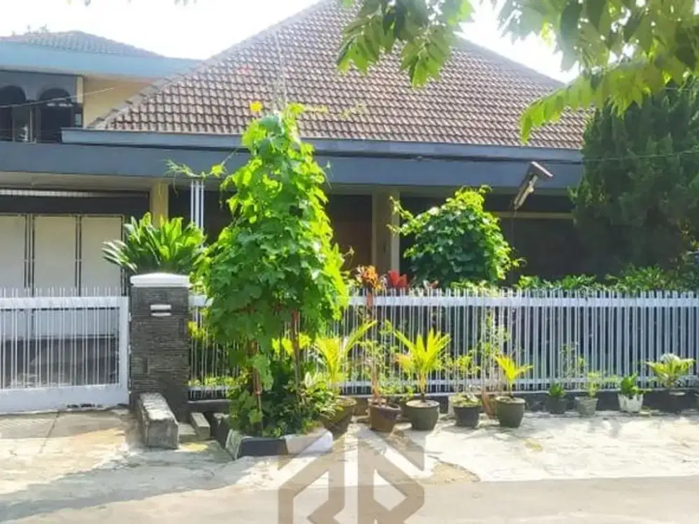 Rumah Terawat Siap Huni di Kawasan Prime Kota Bandung, Sayap Jl. Riau Cihapit Dekat Pusat Kuliner & Factory Outlet