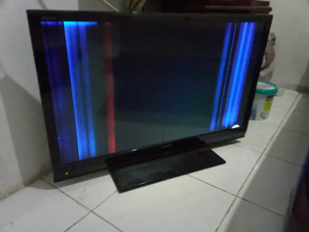 Tv LCD Sharp Aquos 32 in layar blank biru hitam suara ada