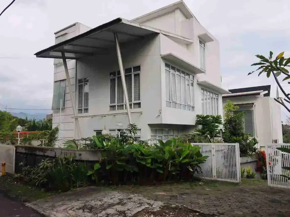Rumah bagus terawat dalam cluster di dago Bandung