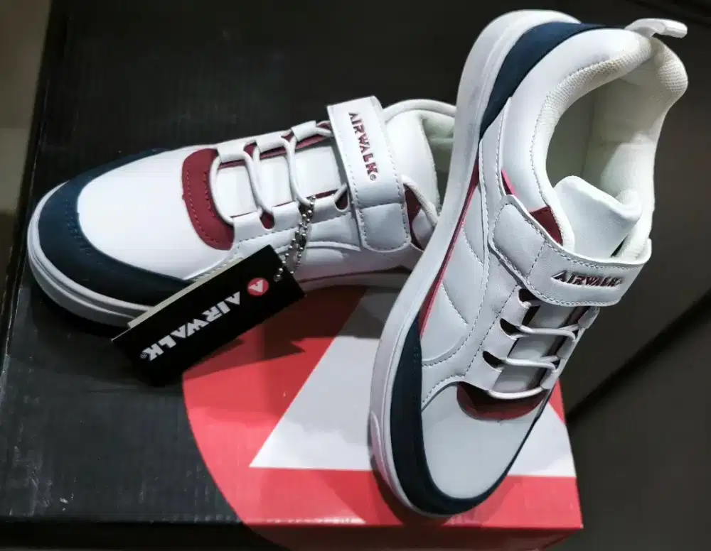 BNIB Airwalk ARION White