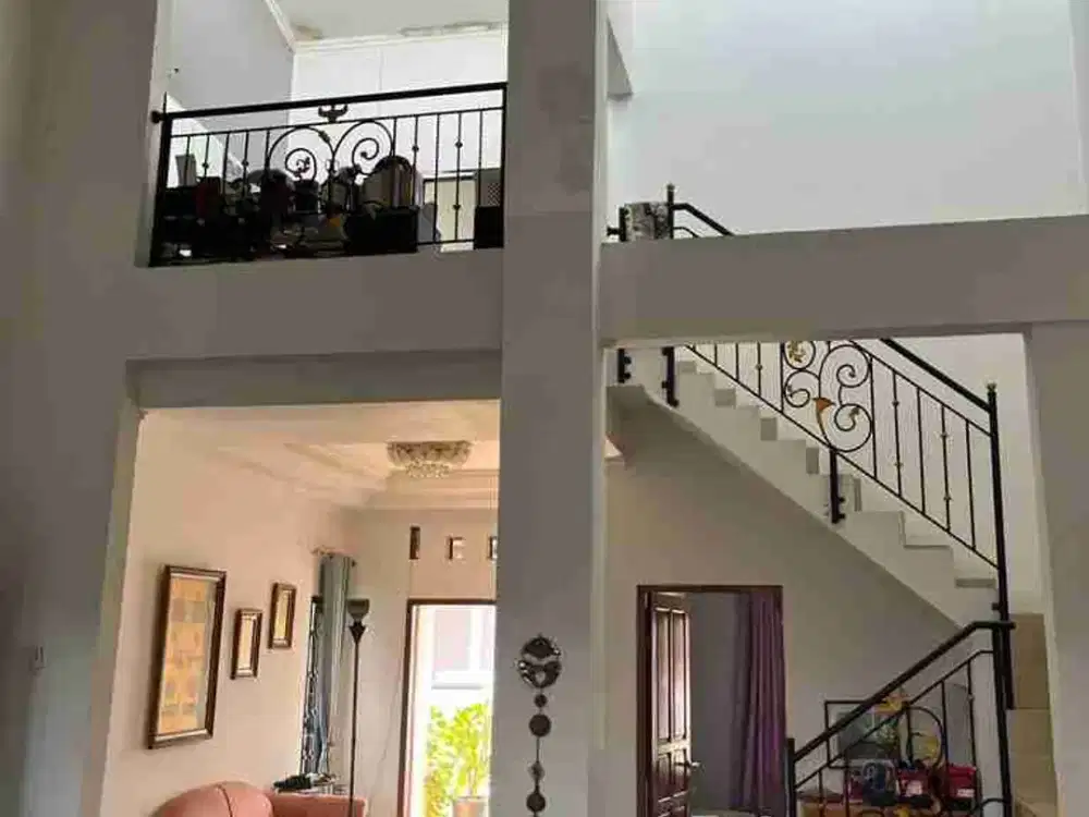 Dijual rumah cantik dg tanah luas di Pamulang Tangsel
