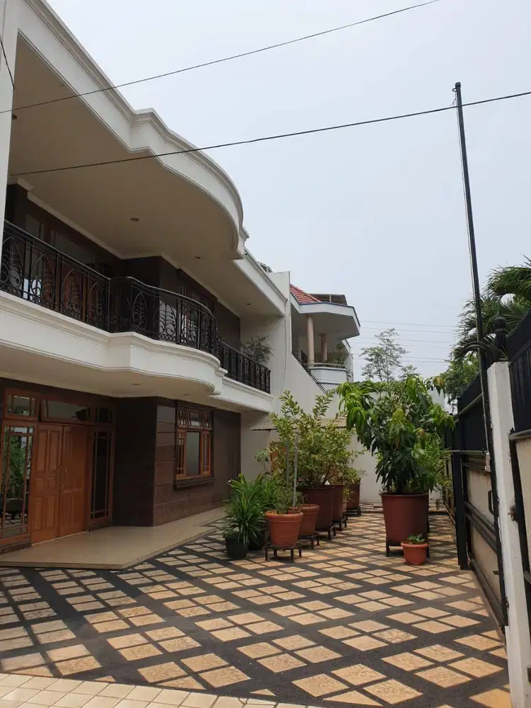 Disewakan Rumah 5 KT 5 KM Disewakan di Tomang, Jakarta Barat