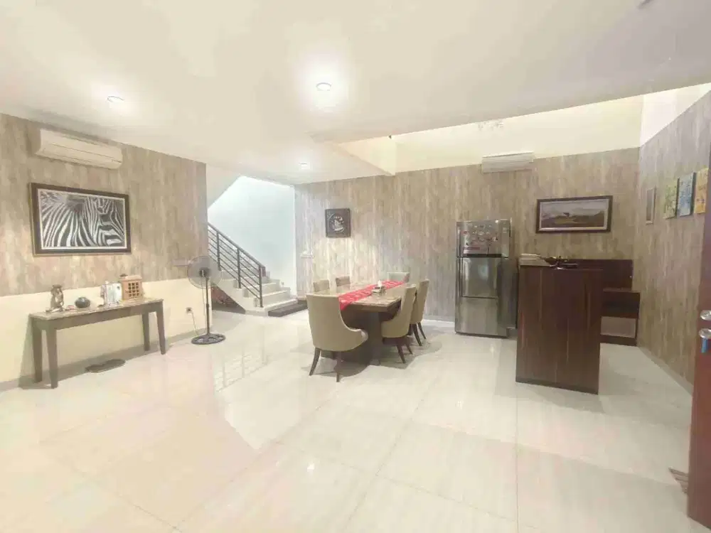 Rumah Private Pool & Semi Furnished Di De Latinos BSD