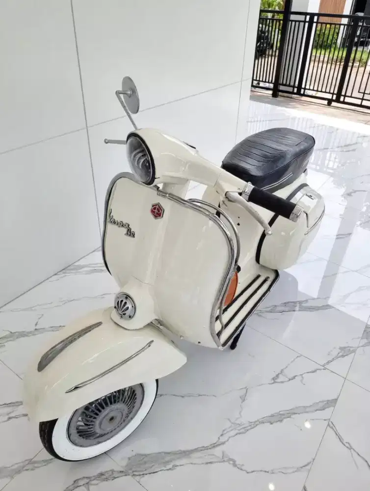 Vespa super 1975 putih Clasik