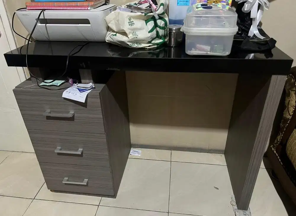 meja kantor bekas