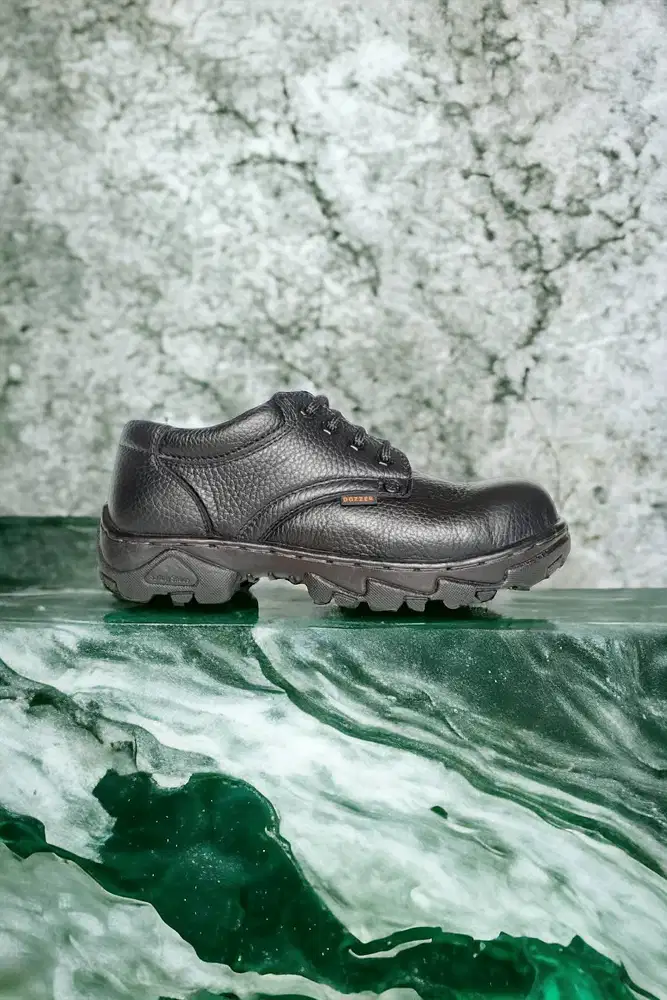 Inovatif Safety shoes modern look Karawang
