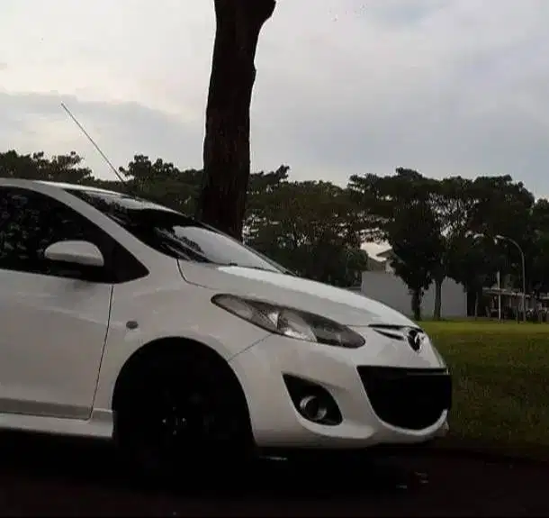 Dijual mazda 2 (2010)
