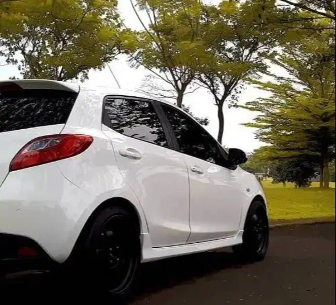 Dijual mazda 2 (2010)