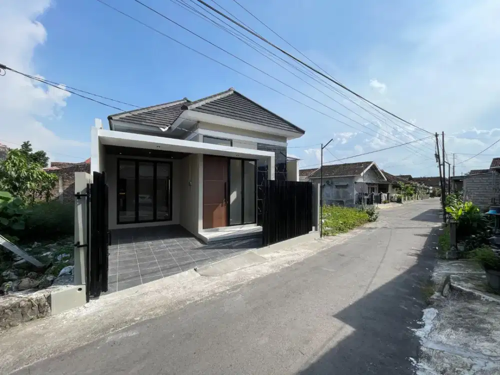 RUMAH SIAP HUNI DESAIN LIMASAN MODERN DEKAT PINTU TOL PURWOMARTANI! HARGA SPESIAL 825 JUTA