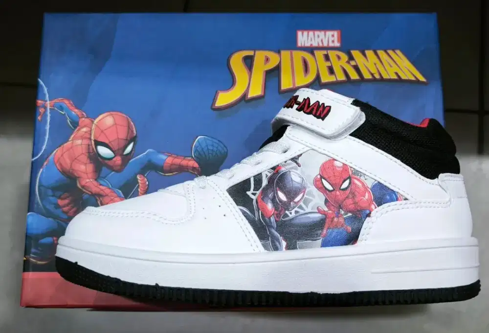 BNIB SPIDERMAN BOYS SNEAKERS