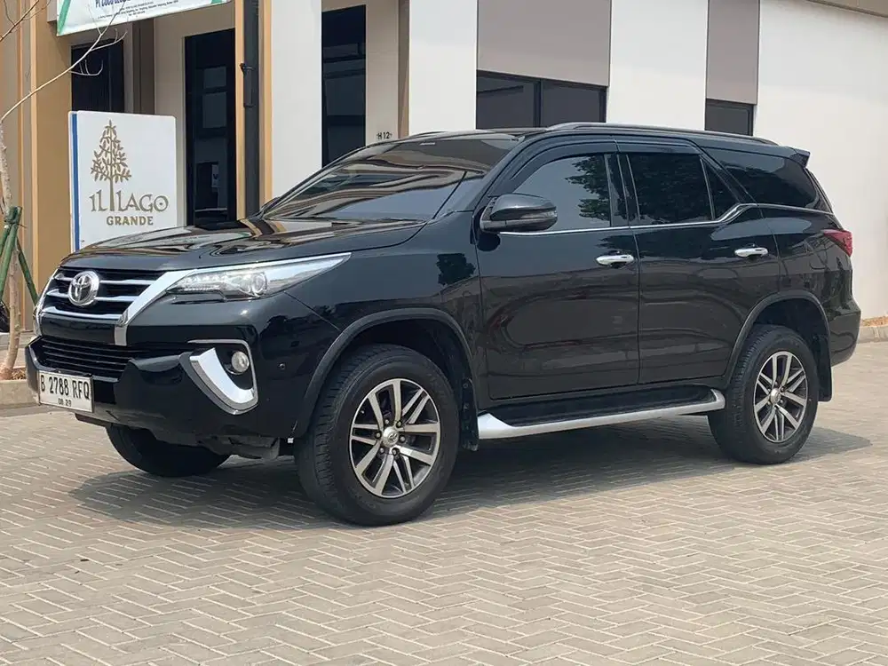 Fortuner 2.4 VRZ AT 2019 Low KM Pajak Panjang Mulus Siap Pakai