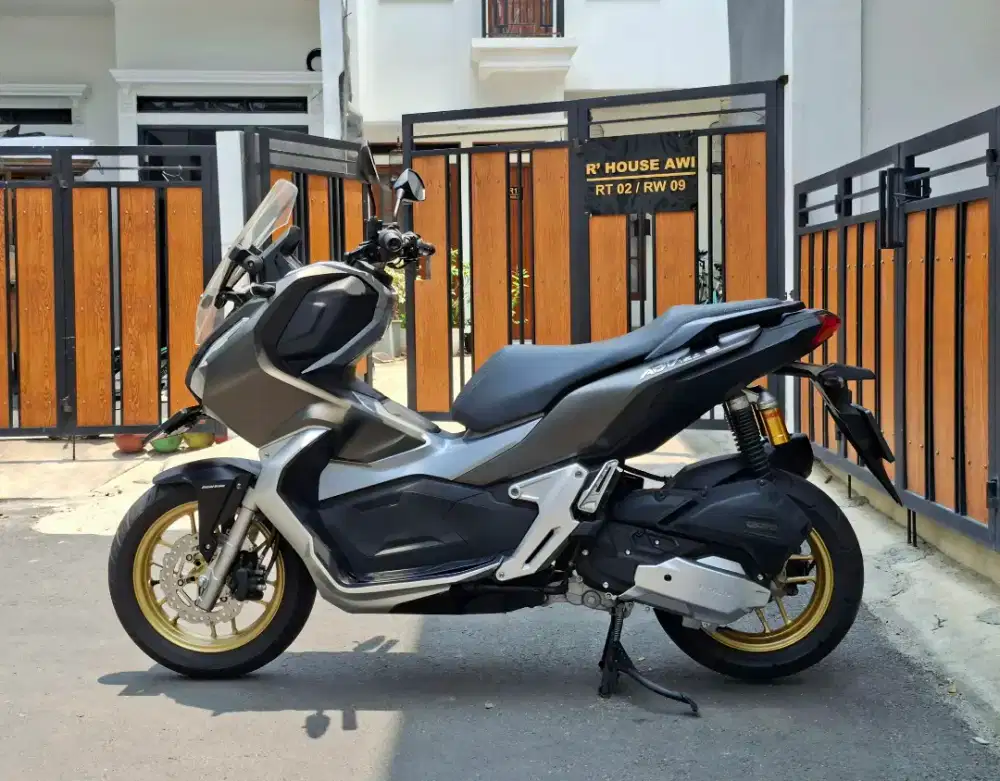 Honda ADV 150 CBS ISS Keyless MULUSSS Pajak Hidup Panjang
