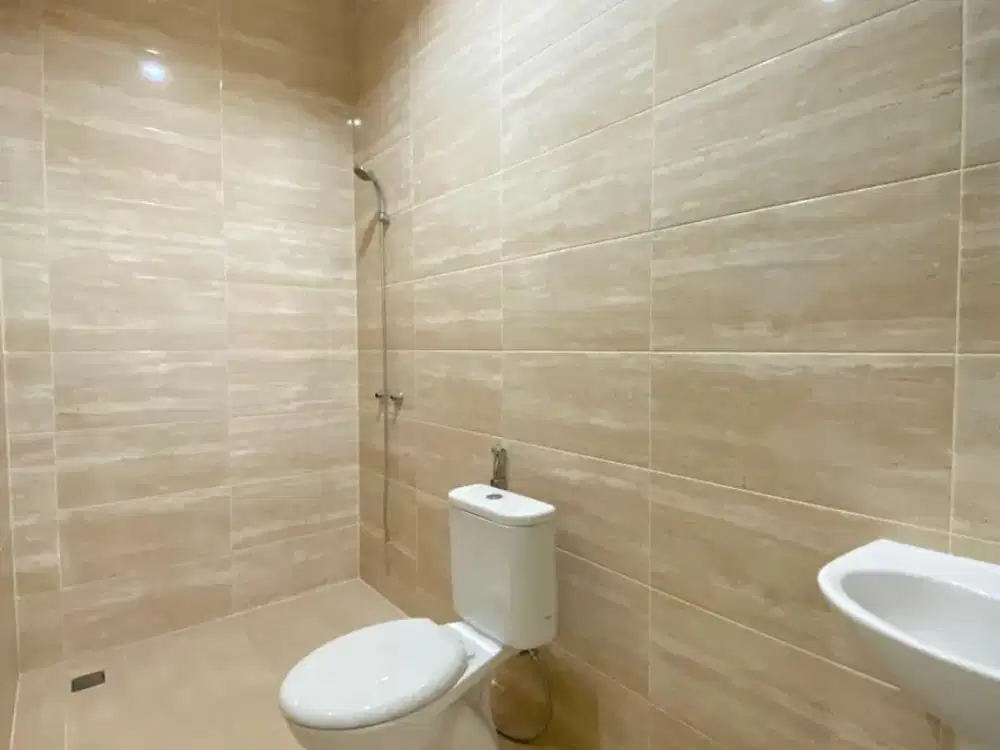 Cinere Megapolitan Rumah Brand New Row Depan Lebar