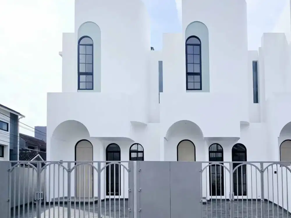 Rumah Baru Desain Model Santorini di Citra Garden 2, Kalideres - Hook, Lokasi Strategis! 105M