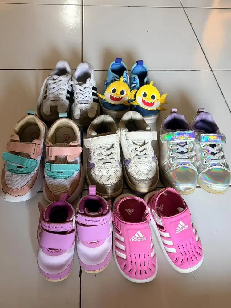 Sepatu anak bekas ukuran 23-27