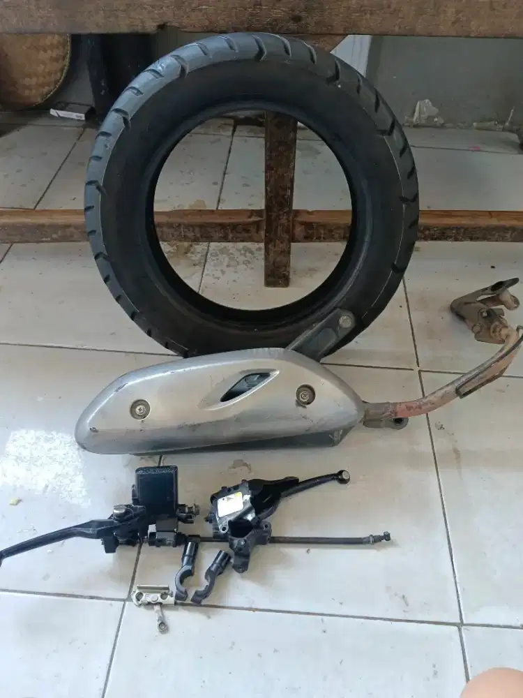 Kenalpot ori jendela rem ori dan ban belakang