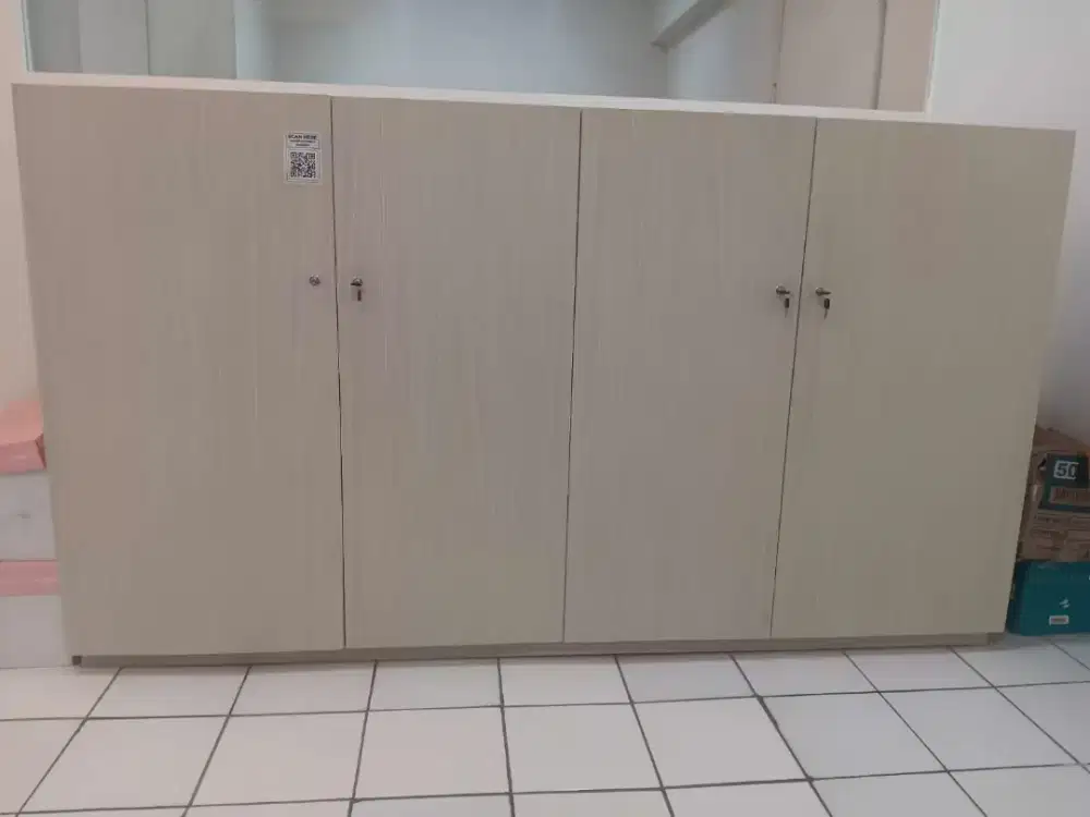 Lemari arsip 4 pintu