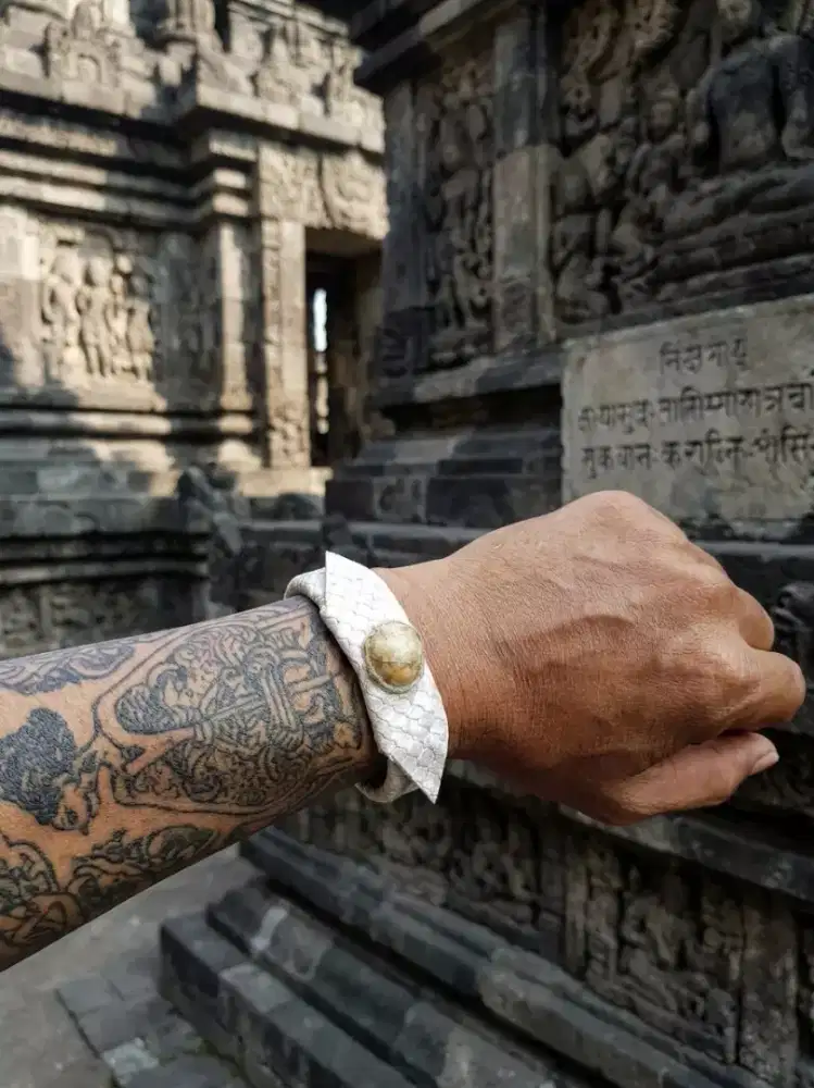 Gelang ethnic bahan kulit asli