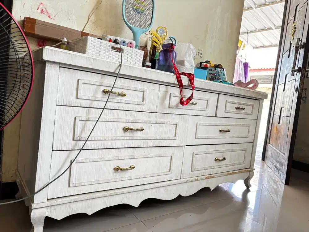 Jual meja. Lemari belajar dan sofa