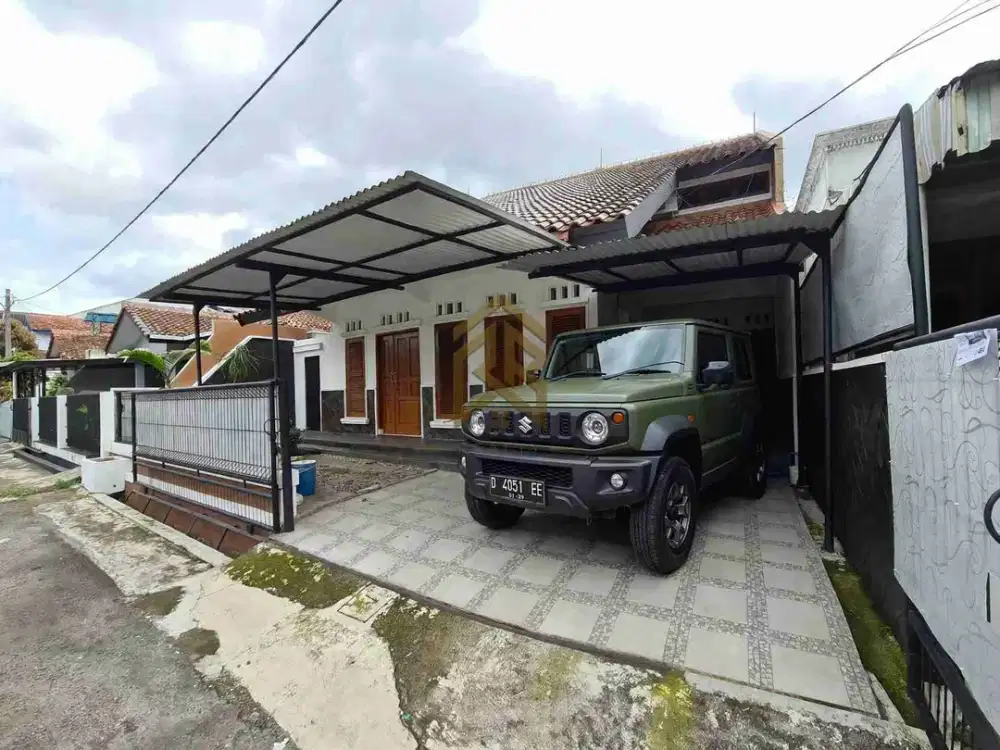 Rumah Klasik Modern dan Strategis di Arcamanik Bandung. 
Posisi di Belakang Griya Arcamanik.