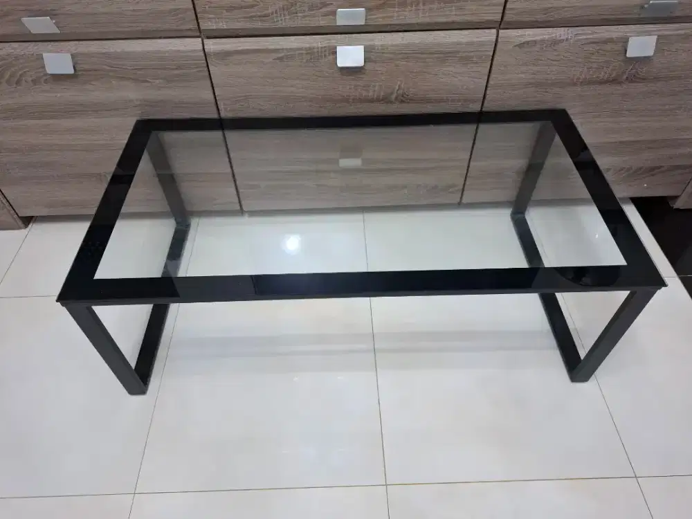 Meja Ruang Tamu Hitam