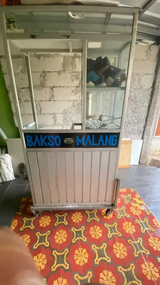 Gerobak bekas bakso malang