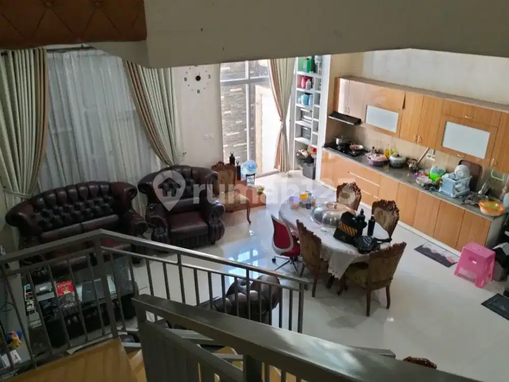 Di Jual Rumah 3 Lantai Siap Huni di Billymoon