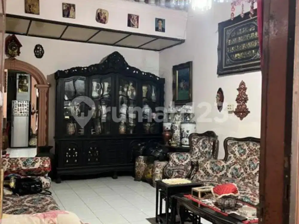Di Jual Rumah 2 Lantai Lingkungan Asri di Pondok Bambu