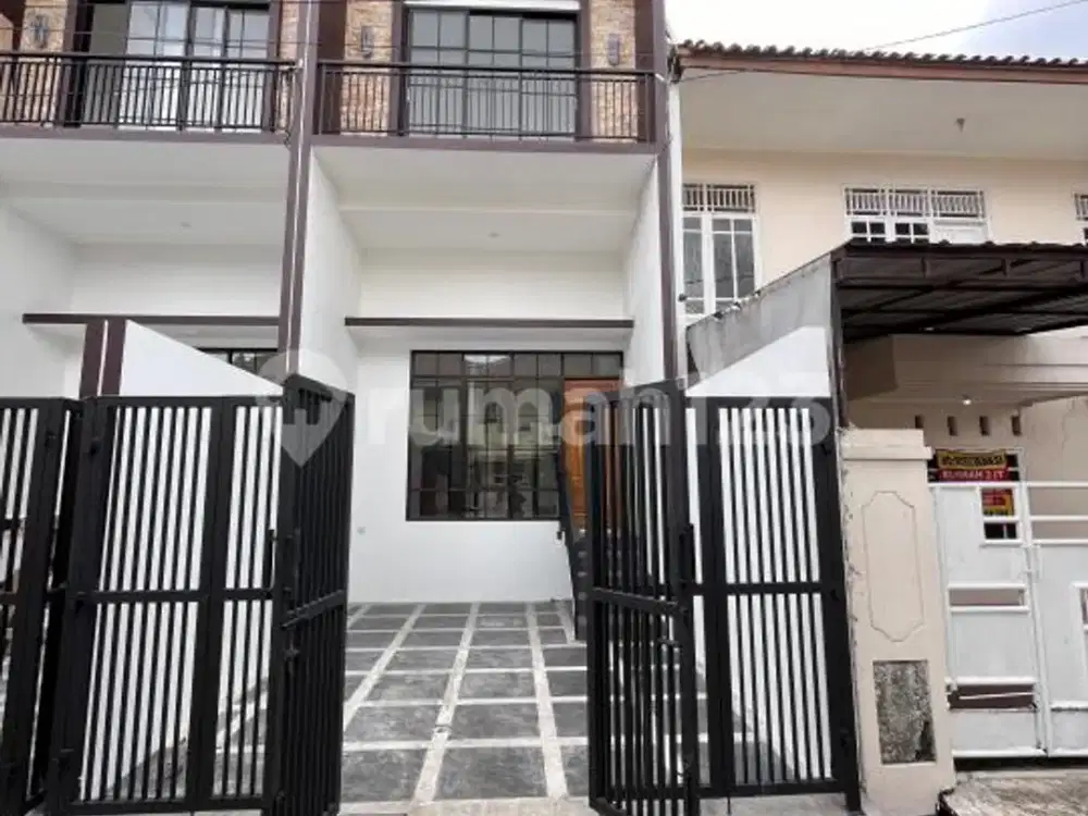 Di Jual Rumah 3 Lantai Cocok Untuk Keluarga Muda/single Di Pondok Kelapa