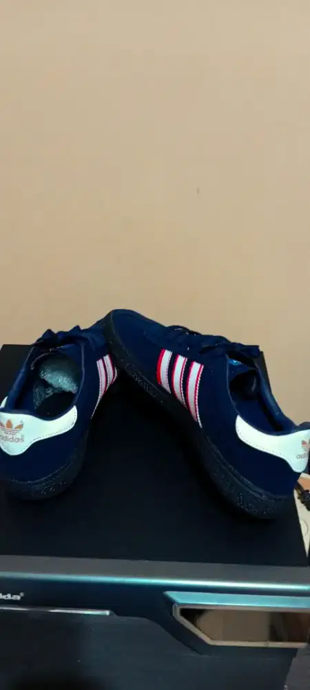 Sepatu adinda spesial size 40