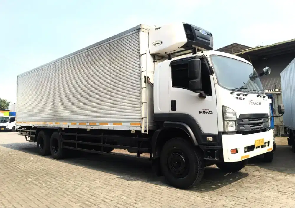 MULUS+banBARU Isuzu Giga tronton 285ps 6x2 box freezer 2023 bok frozen