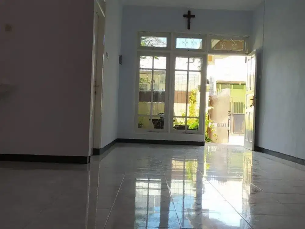 Rumah Nirwana Eksekutif Siap Huni Hadap Timur