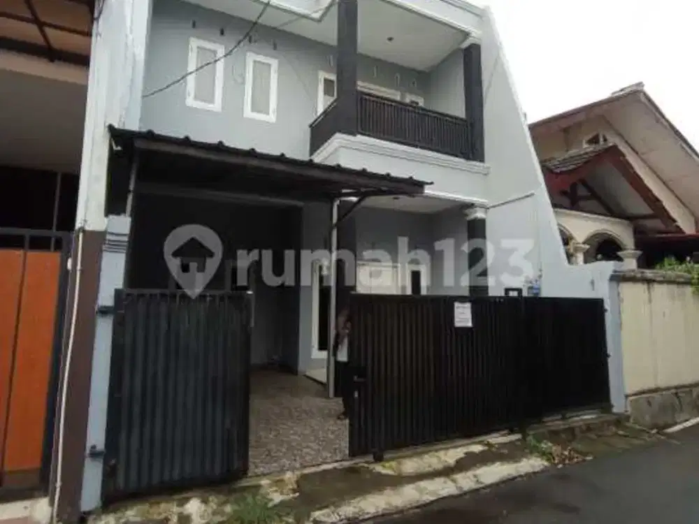 Di Sewakan Rumah 2 Lantai Depan Taman Di Pondok Kelapa Jaktim