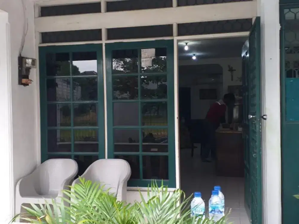 Disewakan Rumah Di Duri Kosambi Baru Cengkareng Jakarta Barat dengan Taman Luas di Depan Rumah