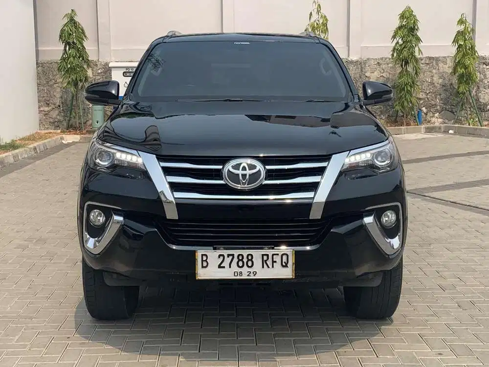 TOYOTA FORTUNER VRZ 2.4 DIESEL AT 2019 - LOW KM & SIAP PAKAI