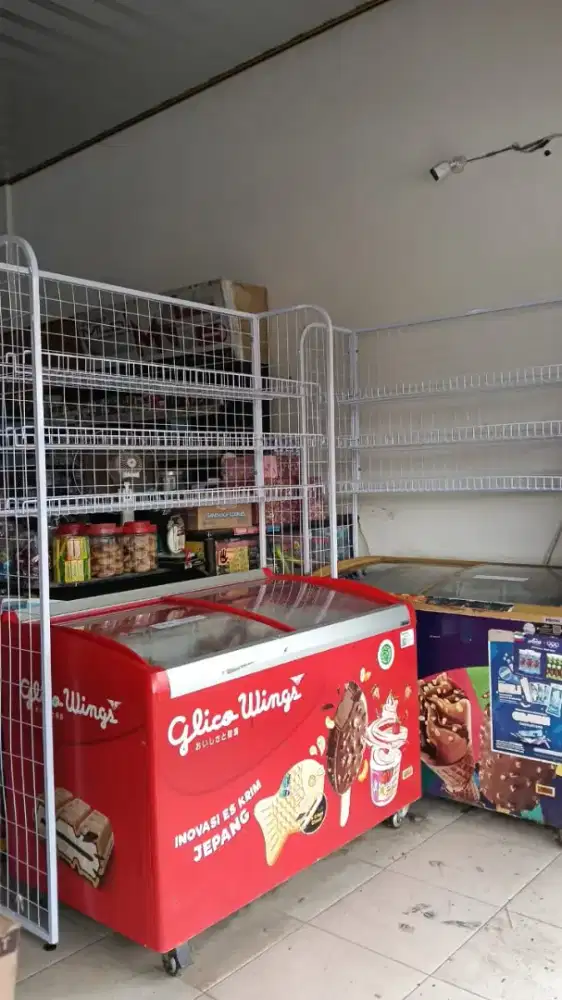 Rak di atas freezer