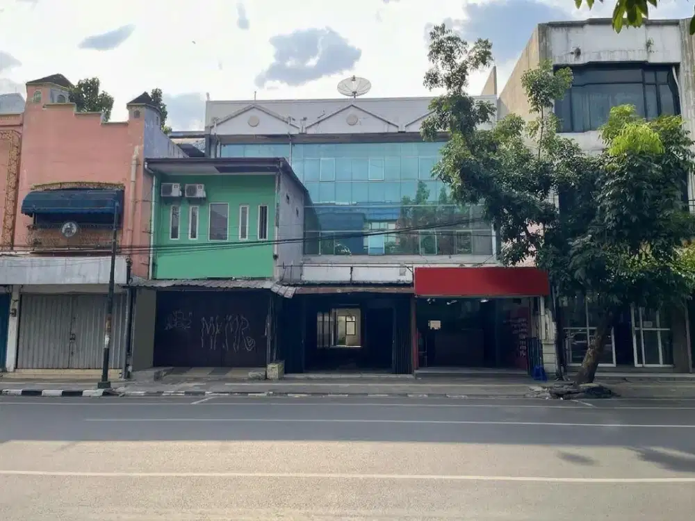 Dijual Ruko Mainroad Dewi Sartika 3 lantai Siap Huni cocok untuk usaha