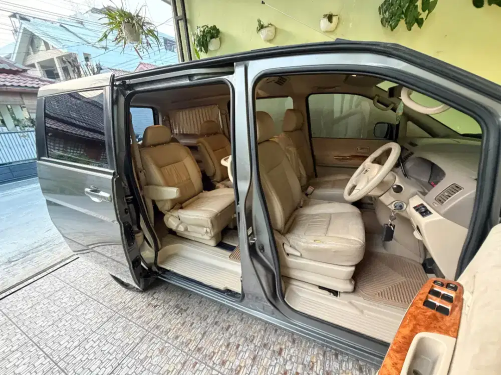 Dijual Nissan Serena HWS A/T 2011 Gress