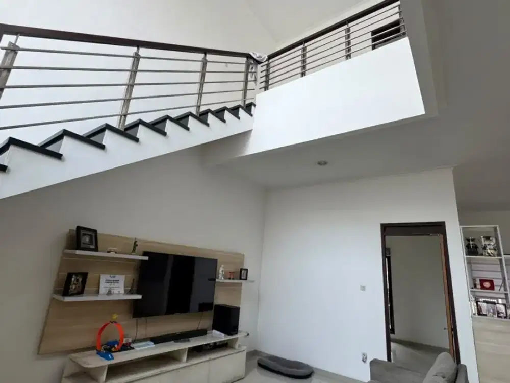 TERMURAH DIJUAL RUMAH 2 LANTAI SIAP HUNI SEMI FURNISHED LOKASI DI SINGGASANA PRADANA BANDUNG