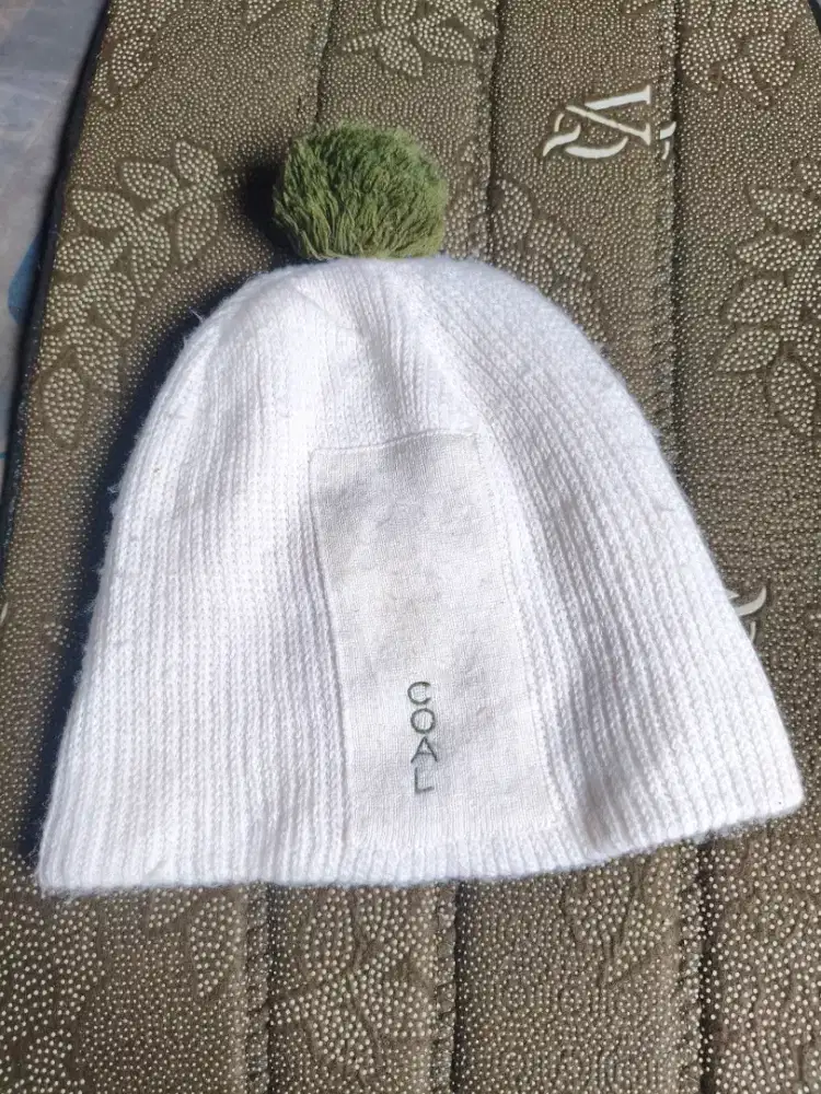 Topi kupluk Brand Coat Oficiall Tag Thrifting