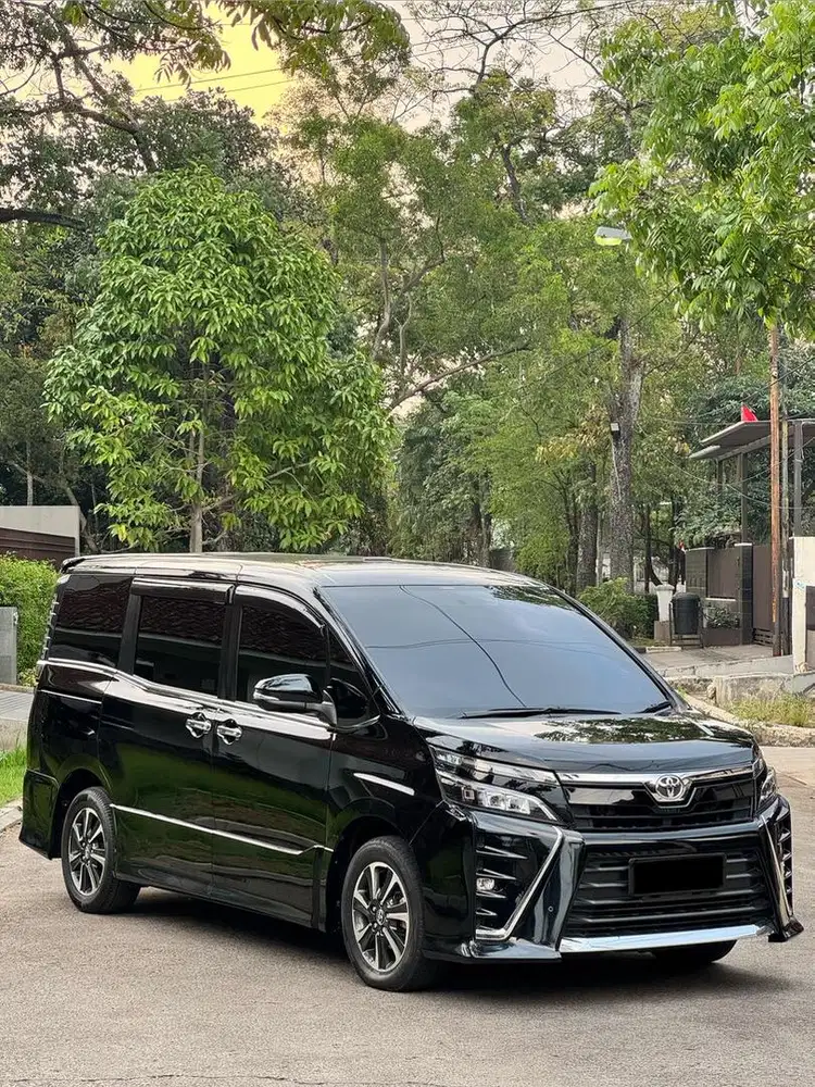 Toyota Voxy 2.0 CVT Hitam 2017 Mulus Istimewa - Baby Alphard