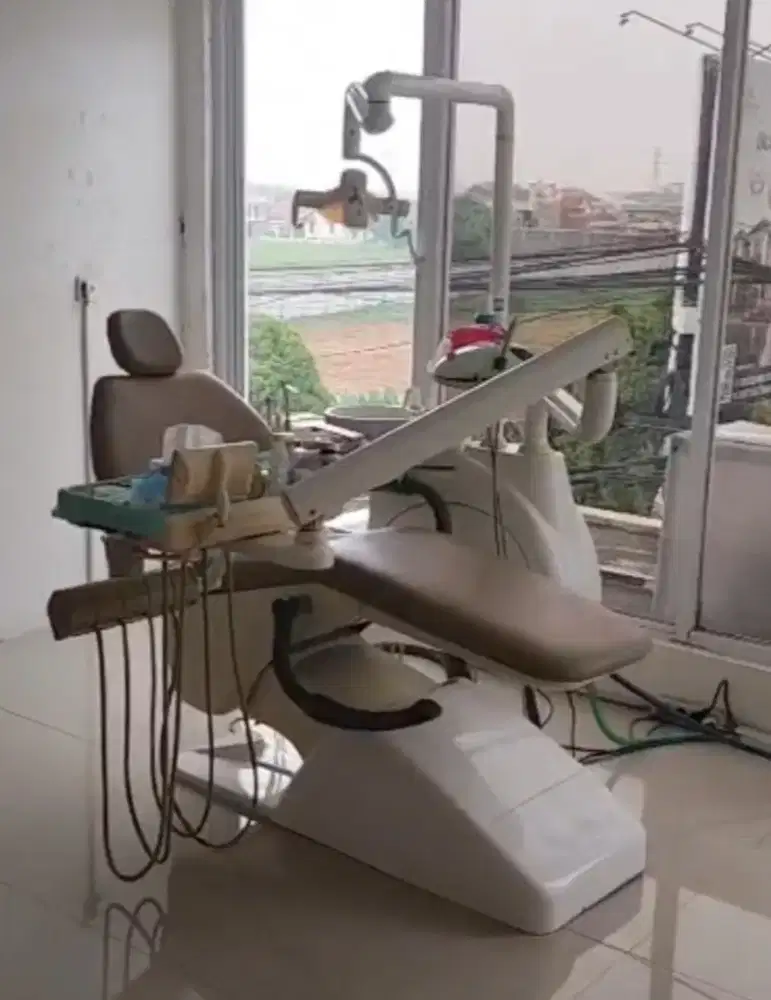 Kursi dokter gigi dental chair