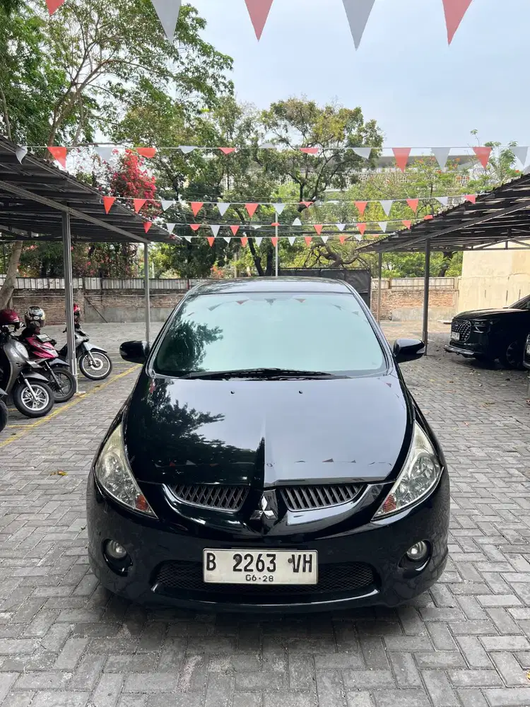 Mitsubishi Grandis 2.4 GLS Bensin - Automatic (AT) - Jakarta Pusat