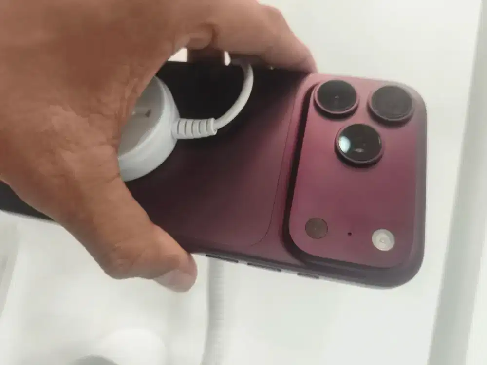 Promo CICILAN IPHONE 18 PRO 256 GB stok terbatas Garansi resmi IBOX