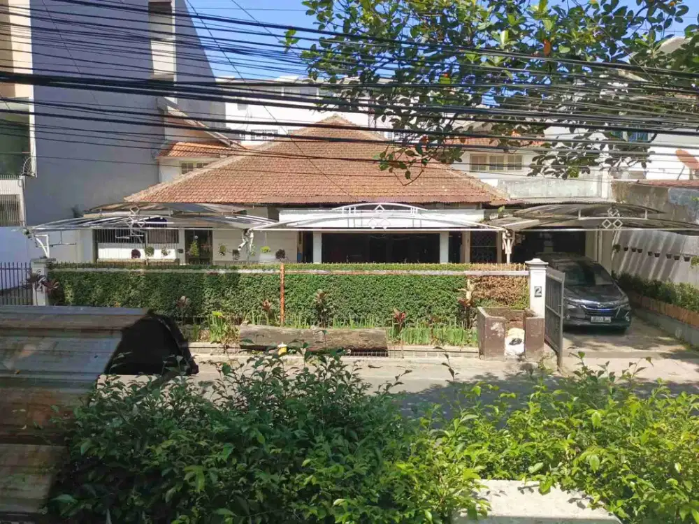 Rumah dijual lokasi strategis cocok pribadi dan usaha kost unpad itb investasi bagus perlu renovasi SHM Kota Bandung