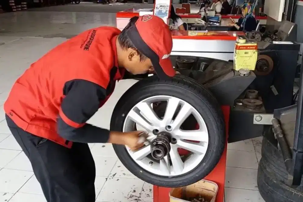 Lowongan Kerja Mekanik Teknisi Bongkar Pasang Ban & Velg Mobil