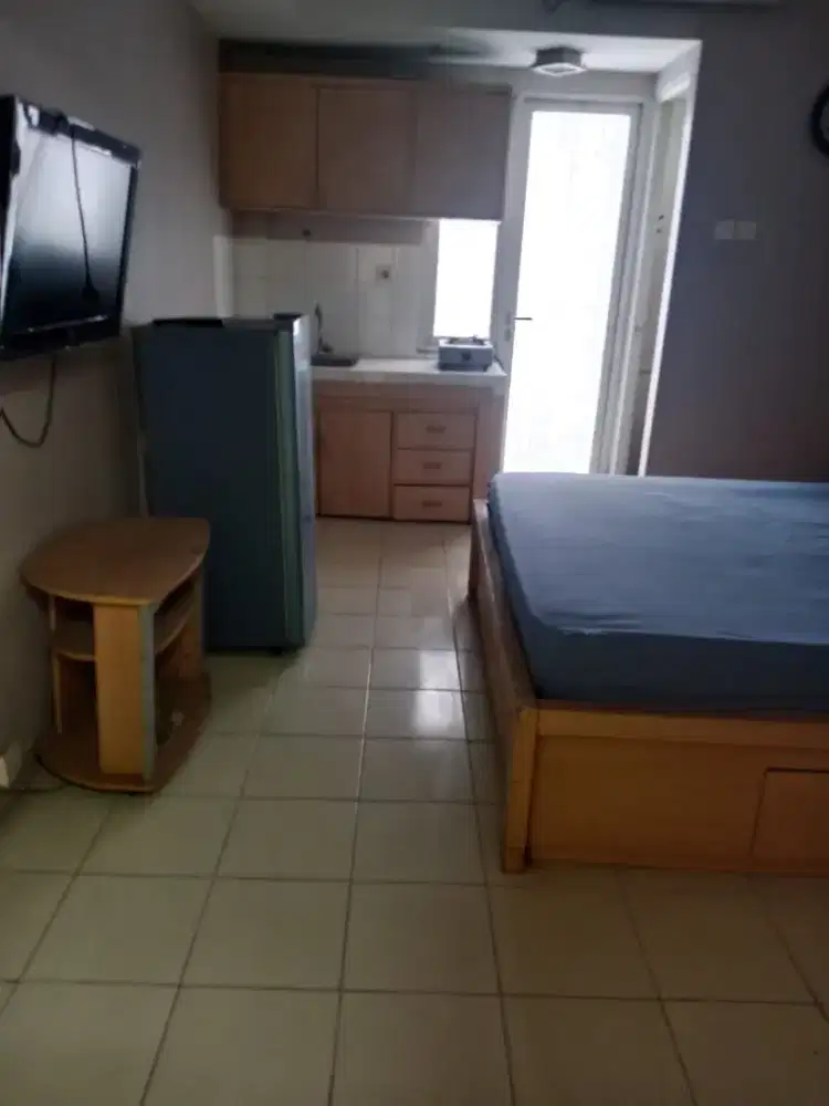 Disewakan apartemen tipe studio furnished bersih jakarta barat