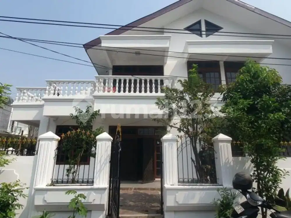 Rumah Hook 2 Lantai di Komplek Buaran Duren Sawit